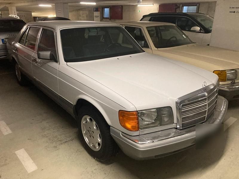 Gebraucht Mercedes 560 242 PS (177 kW) 1987 Weiß Limousine