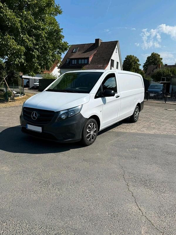 Weiß Gebraucht 2016 Mercedes Vito Van / Kleinbus | 9.300 € - Bild 1/4