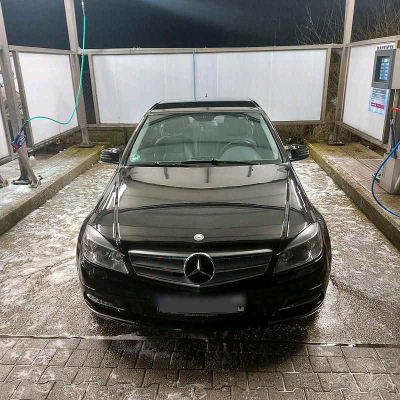 Schwarz Gebraucht 2011 Mercedes C350 Limousine | 8.500 € (Fairer Preis) - Bild 1/4
