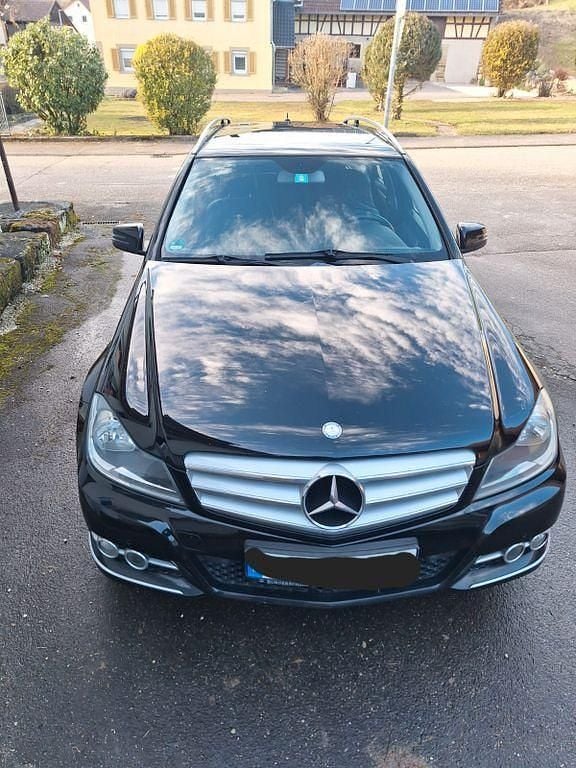 Schwarz Gebraucht 2012 Mercedes C200 Avantgarde Limousine | 8.500 € (Fairer Preis) - Bild 1/4