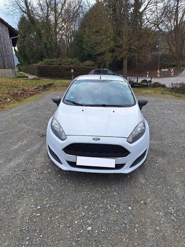 Gebraucht Ford Fiesta Ambiente 60 PS (44 kW) 2016 Weiß Limousine