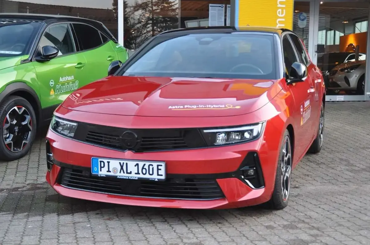 Gebraucht Opel Astra GS Line 181 PS (133 kW) 2022 Rot Limousine