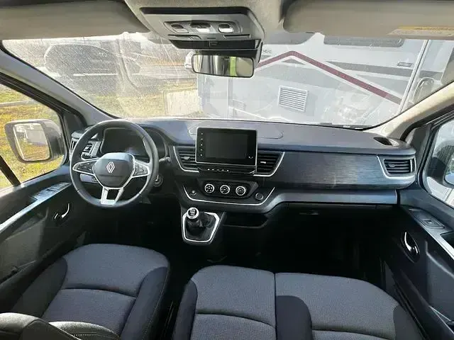 Gebraucht Renault Trafic 150 PS (110 kW) 2025 Silber Van / Kleinbus