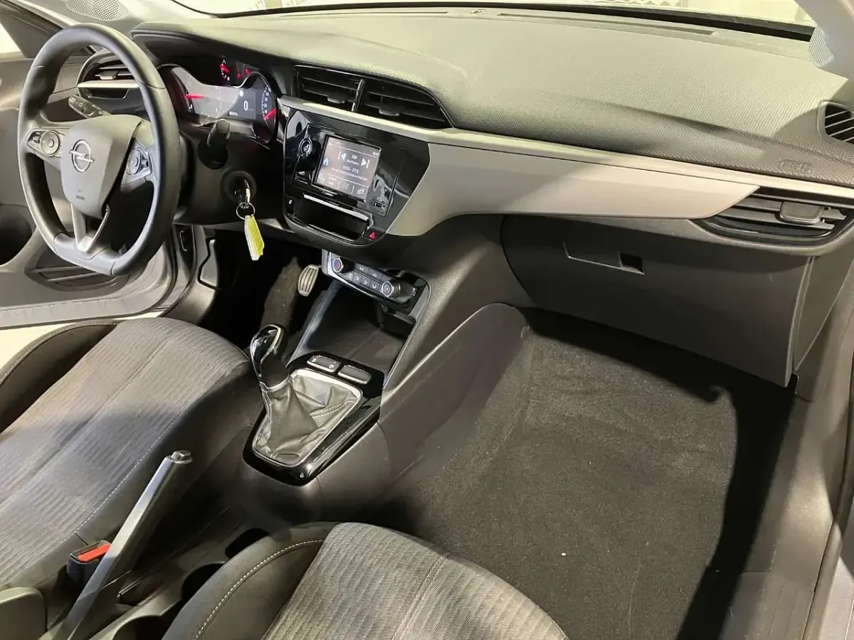 Używany Opel Corsa 75 KM (55 kW) 2021 Srebrny Hatchback
