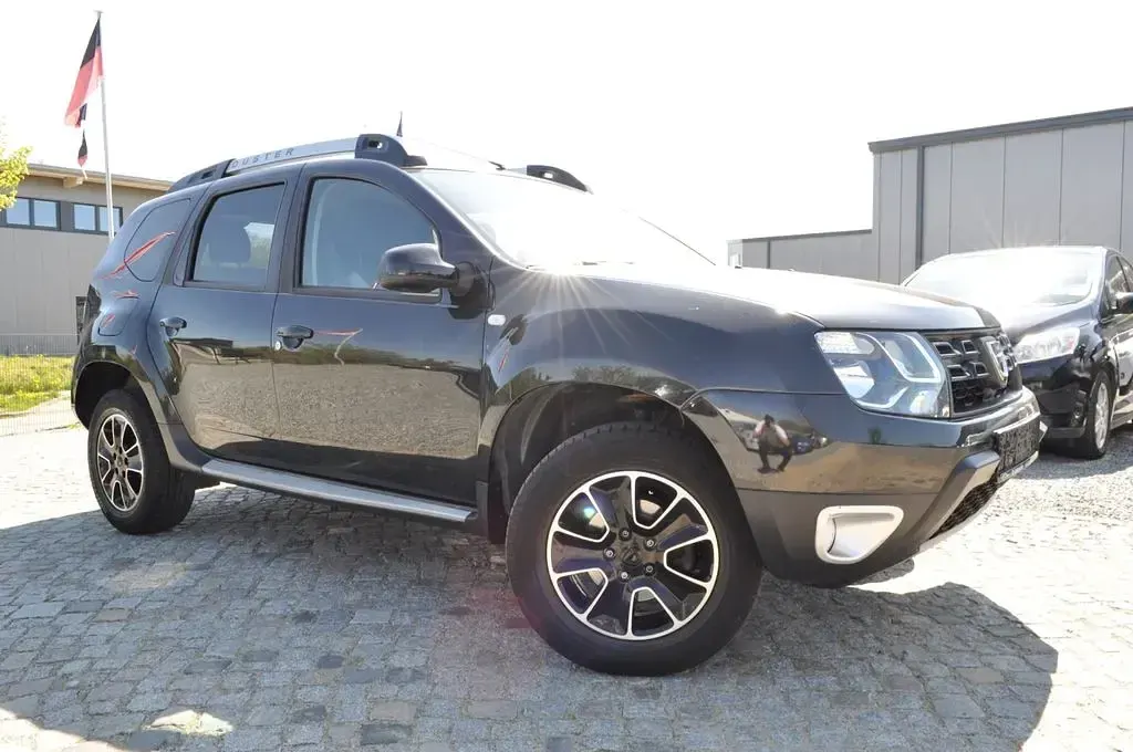 Second-hand Dacia Duster Black Shadow 125 CP (91 kW) 2017 Negru SUV