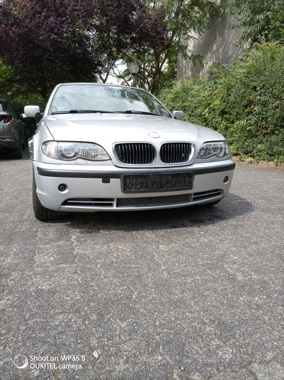 Rot Gebraucht 2005 BMW 330 Performance Limousine | 4.500 € - Bild 1/4