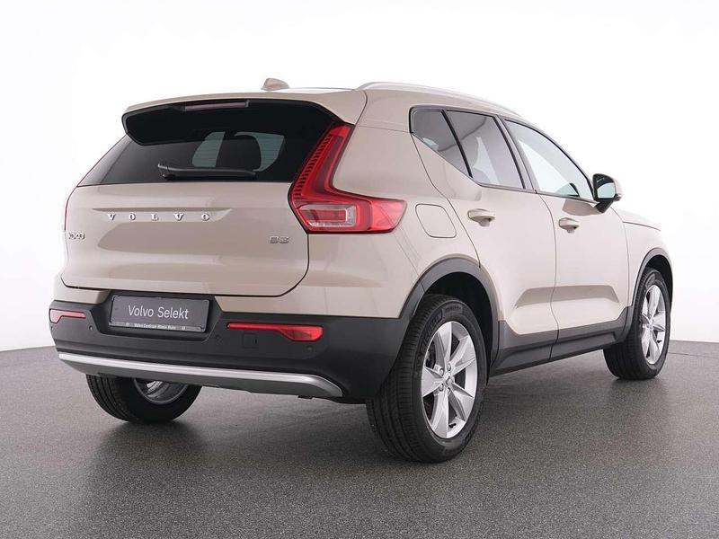 Gebraucht Volvo XC40 Core 163 PS (119 kW) 2025 Sand dune / metallic SUV