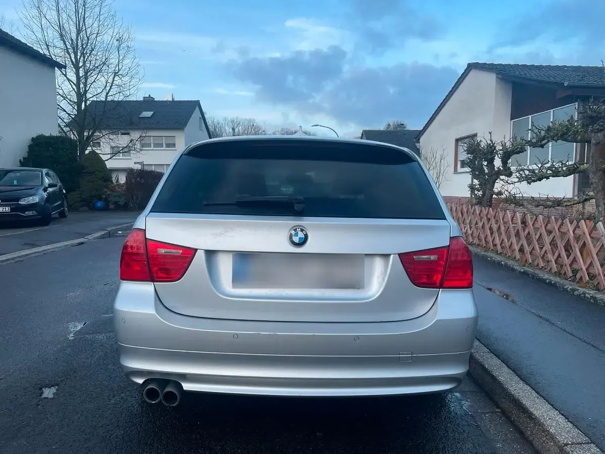 Gebraucht BMW 330 245 PS (180 kW) 2009 Silber Kombi