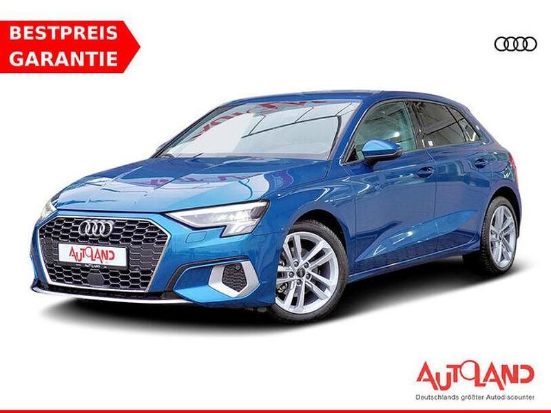Blau Gebraucht 2022 Audi A3 Comfort Limousine | 23.990 € (Etwas zu teuer) - Bild 1/4