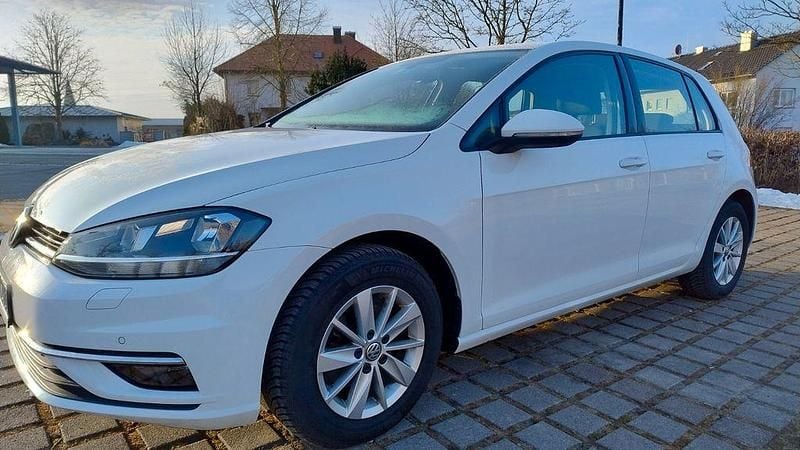 Gebraucht VW Golf VIII 90 PS (66 kW) 2020 Weiß Limousine