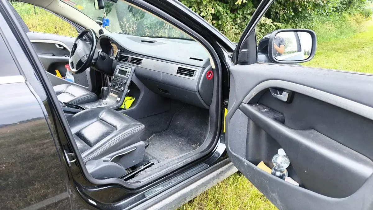 Gebraucht Volvo XC70 Momentum 185 PS (136 kW) 2008 Schwarz Kombi