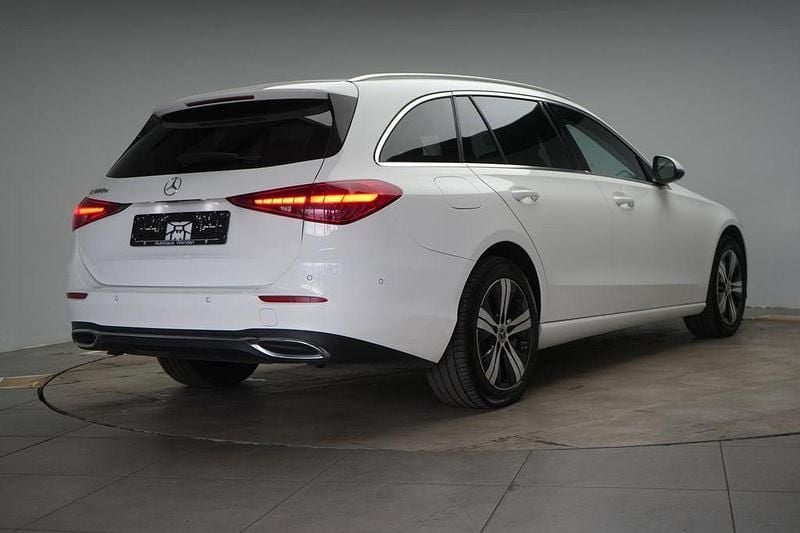 Gebraucht Mercedes C300e Avantgarde 204 PS (150 kW) 2022 Weiß Limousine