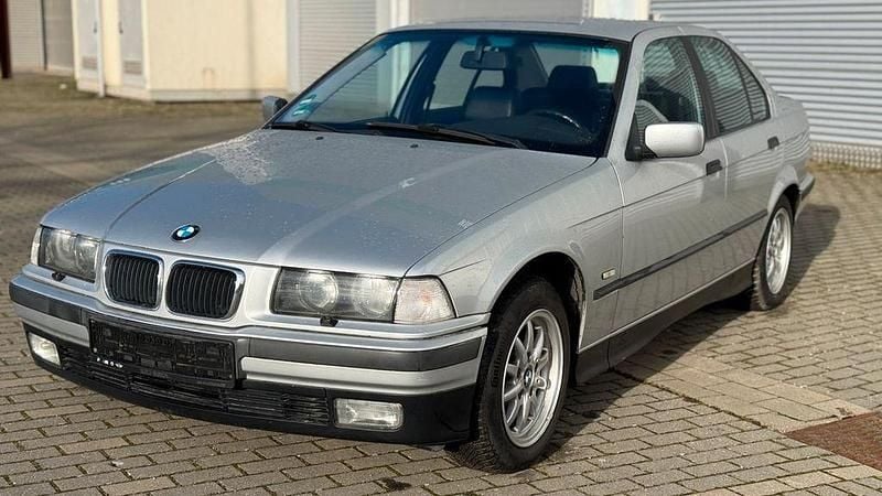 Gebraucht BMW 318 116 PS (85 kW) 1998 Silber Limousine