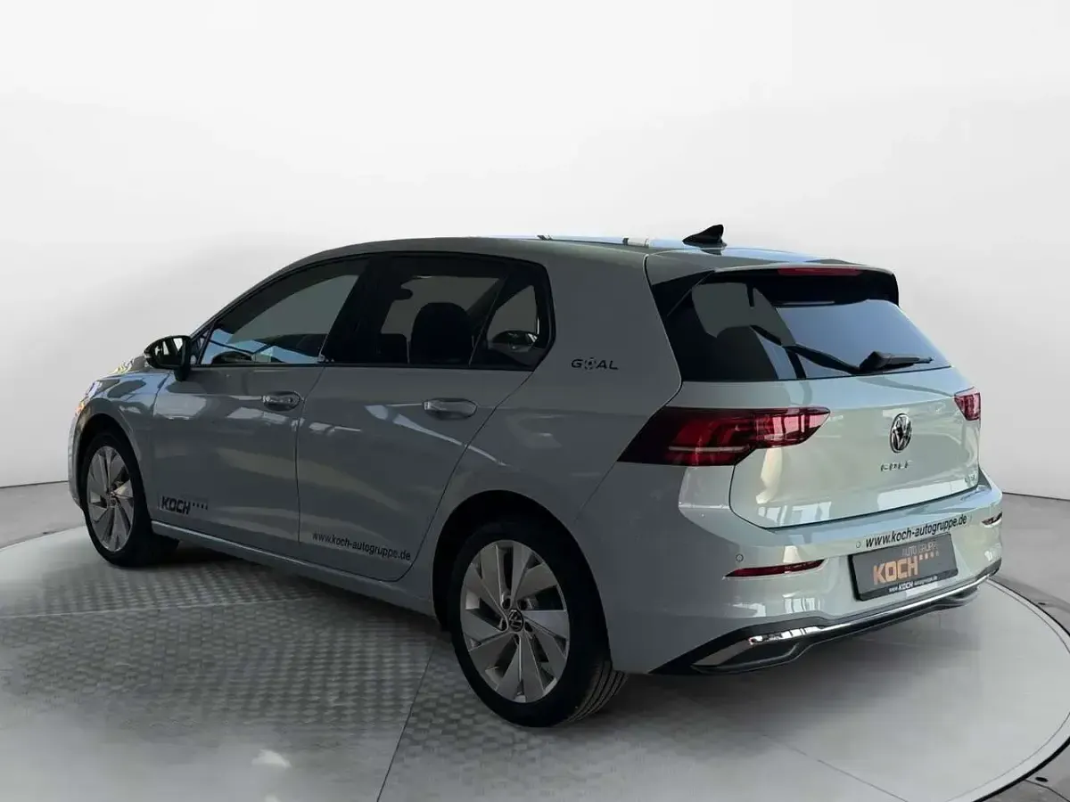 Gebraucht VW Golf VIII Goal 150 PS (110 kW) 2026 Blau Limousine