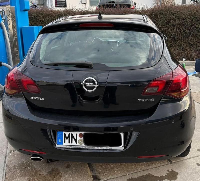 Gebraucht Opel Astra Edition 200 PS (147 kW) 2010 Schwarz Limousine