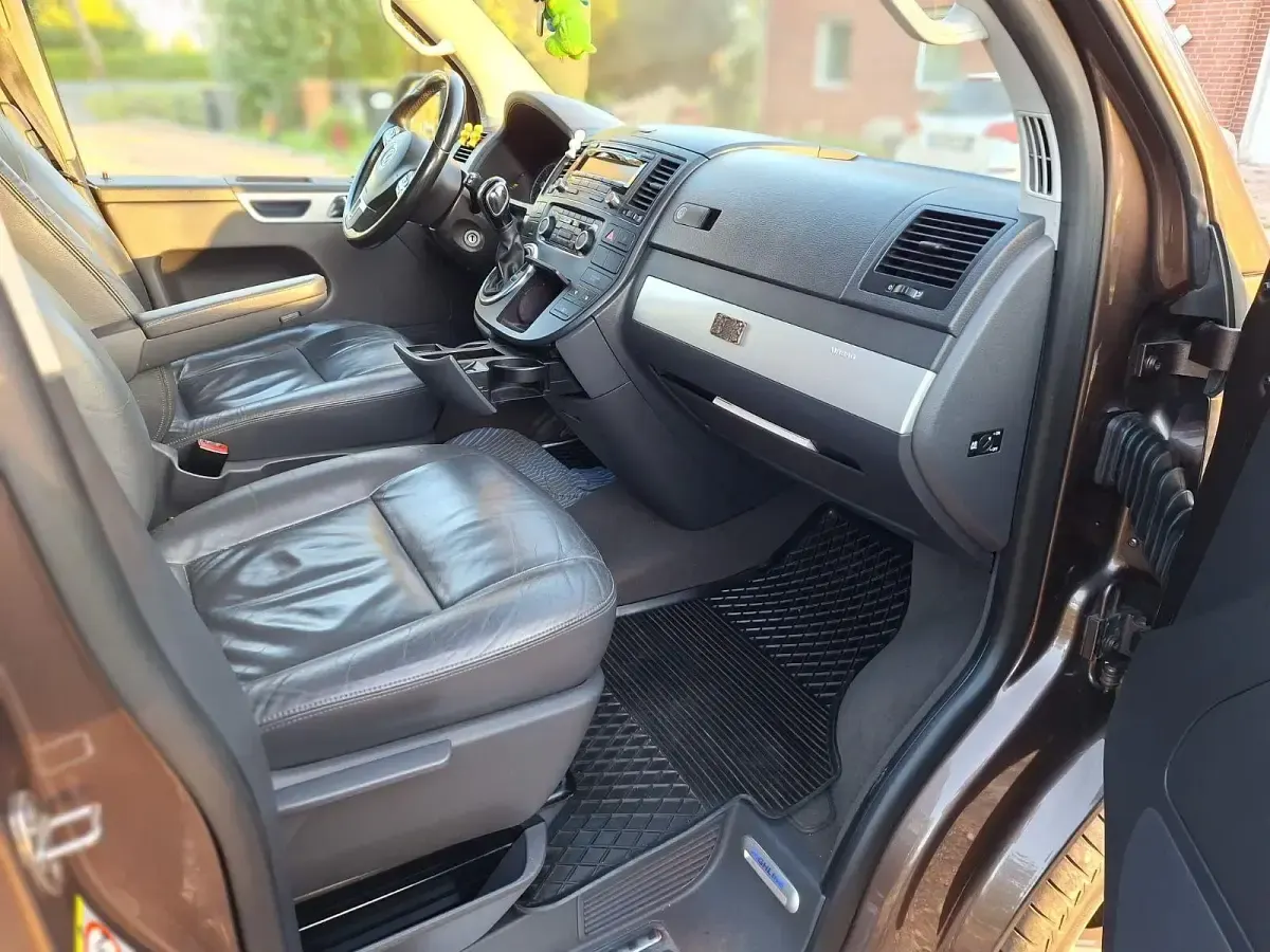 Gebraucht VW Multivan 179 PS (131 kW) 2010 Braun Van / Kleinbus