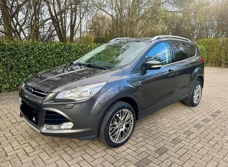 Gebraucht Ford Kuga Titanium 150 PS (110 kW) 2015 Grau SUV