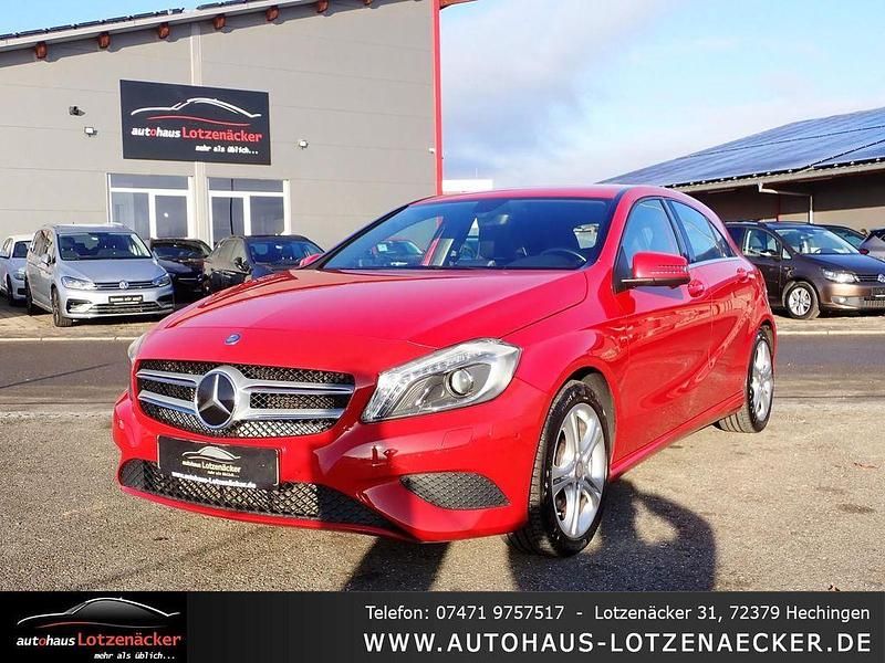 Rot Gebraucht 2015 Mercedes A180 Limousine | 11.990 € (Guter Preis) - Bild 1/4