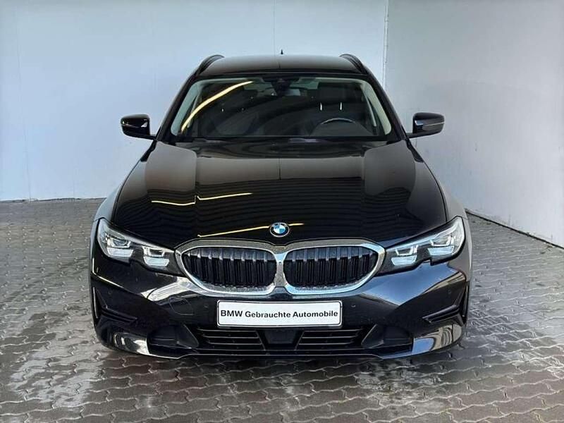 Gebraucht BMW 318 Advantage 150 PS (110 kW) 2022 Black sapphire metallic Kombi