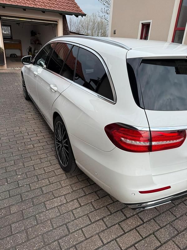 Gebraucht Mercedes E300 245 PS (180 kW) 2018 Weiß Kombi