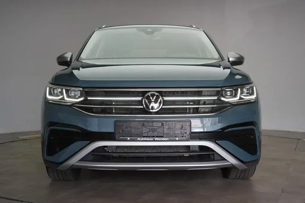 Gebraucht VW Tiguan Allspace Elegance 150 PS (110 kW) 2022 Petrol blue SUV