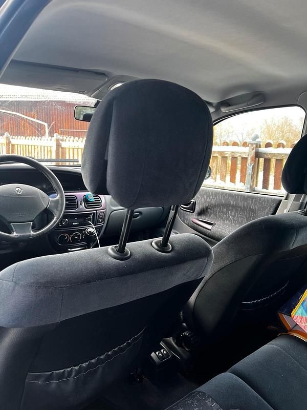 Gebraucht Renault Mégane 107 PS (78 kW) 2001 Schwarz Kleinwagen