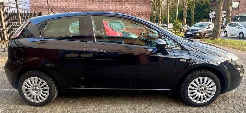 Gebraucht Fiat Punto Dynamic 68 PS (50 kW) 2011 Schwarz Kleinwagen