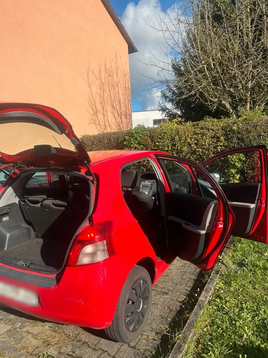 Gebraucht Toyota Yaris 69 PS (50 kW) 2008 Rot Kleinwagen