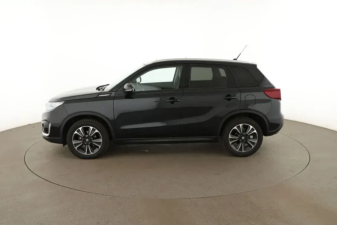 Gebraucht Suzuki Vitara Comfort+ 140 PS (102 kW) 2021 Schwarz SUV