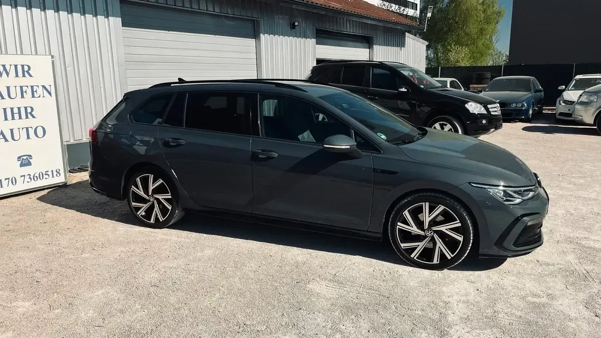Gebraucht VW Golf VIII R-line 150 PS (110 kW) 2024 Delfingrau metallic Kombi