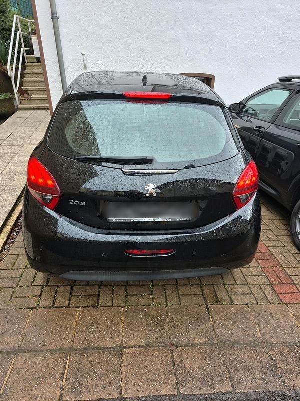 Gebraucht Peugeot 208 Active 83 PS (61 kW) 2018 Schwarz Kleinwagen