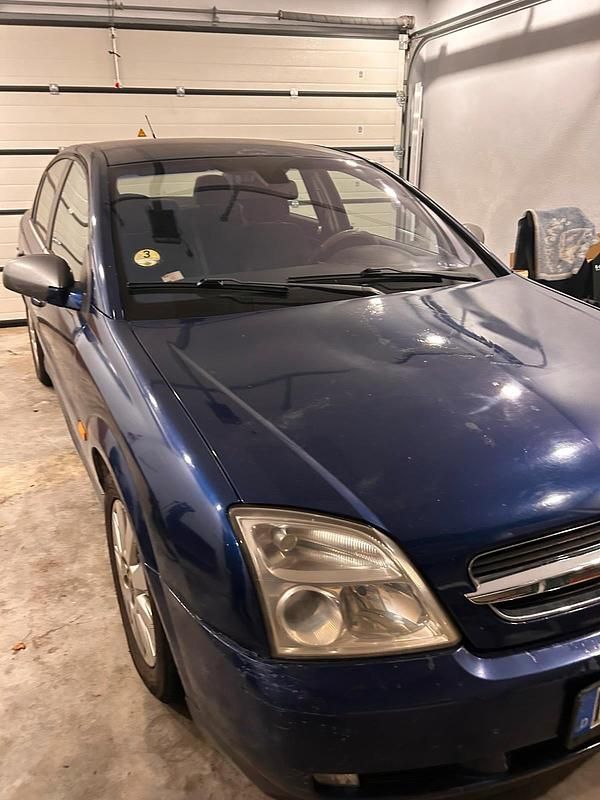 Blau Gebraucht 2003 Opel Vectra Elegance Limousine | 1.200 € - Bild 1/4