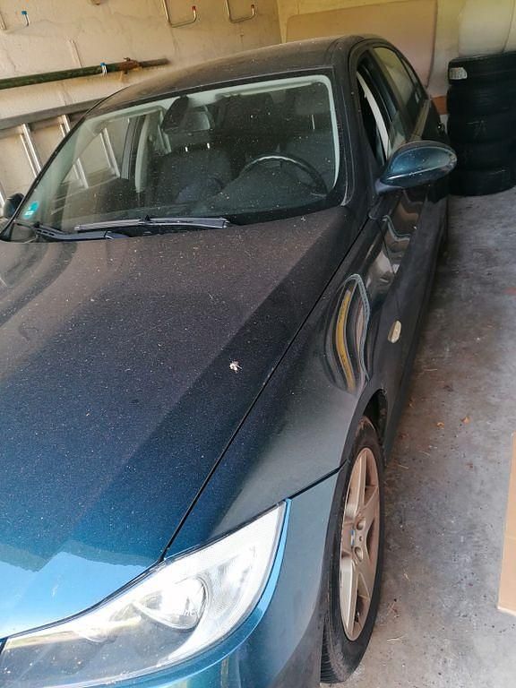 Grün Gebraucht 2006 BMW 318 Limousine | 2.400 € (Superpreis) - Bild 1/4
