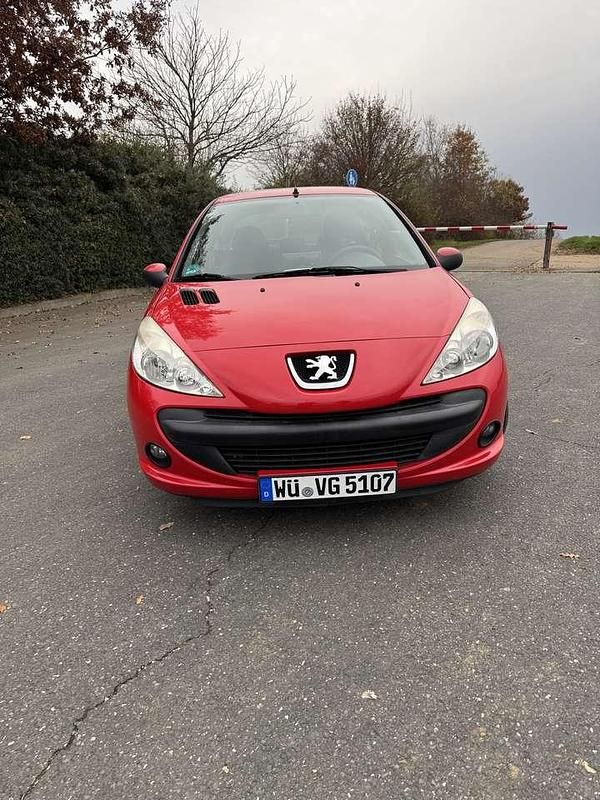 Rot Gebraucht 2010 Peugeot 206+ Style Kleinwagen | 2.000 € (Fairer Preis) - Bild 1/4