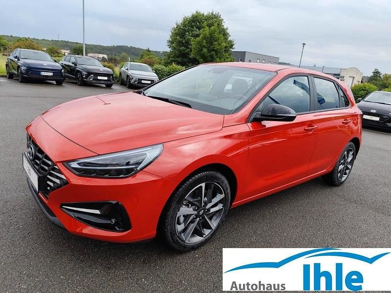 Rot Gebraucht 2024 Hyundai i30 Advantage Limousine | 21.990 € (Etwas zu teuer) - Bild 1/4