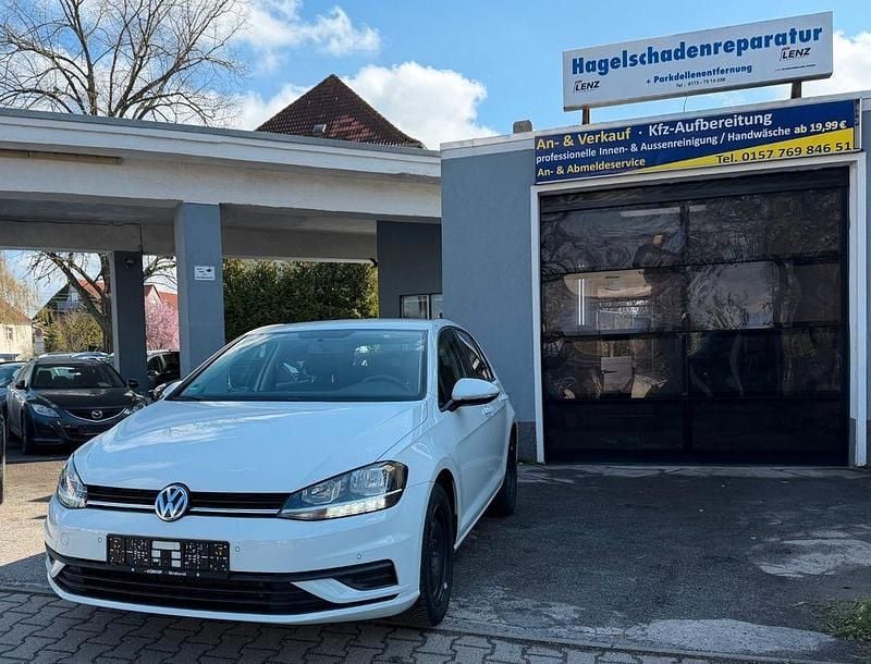 Gebraucht VW Golf VII Trendline 116 PS (85 kW) 2019 Weiß Limousine