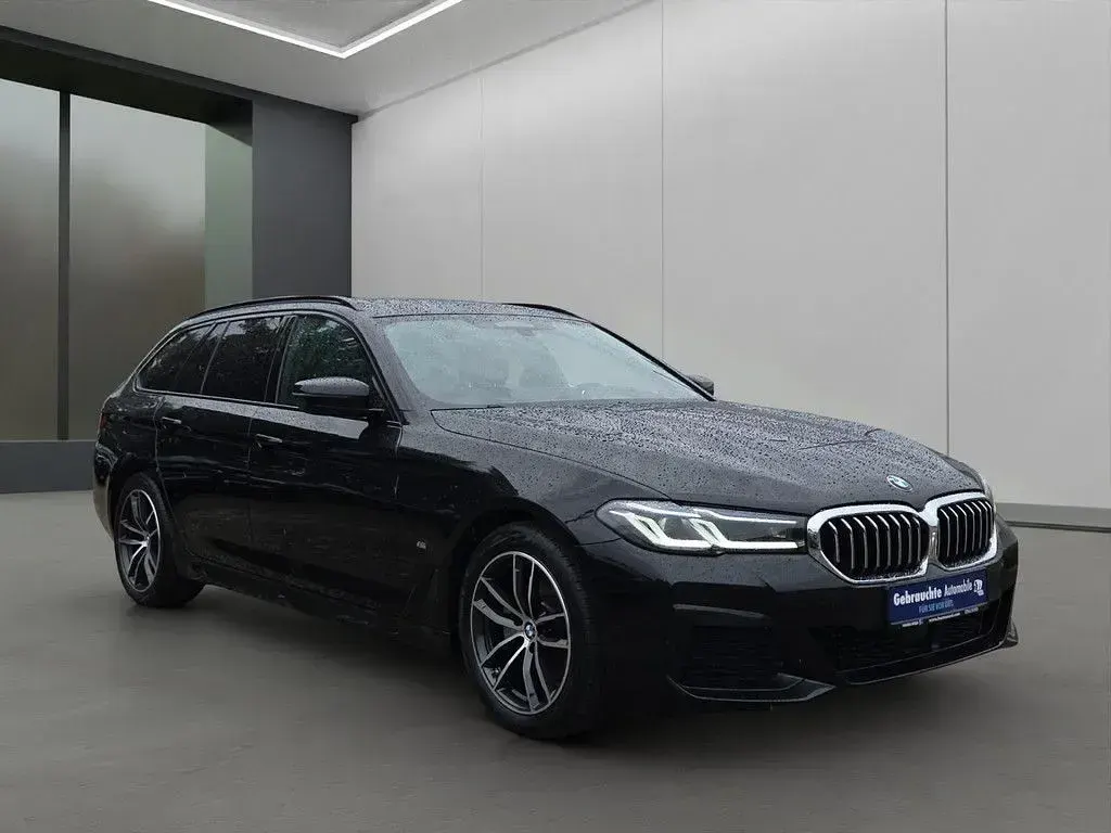 Gebraucht BMW 520 M Sport 184 PS (135 kW) 2023 Schwarz Limousine