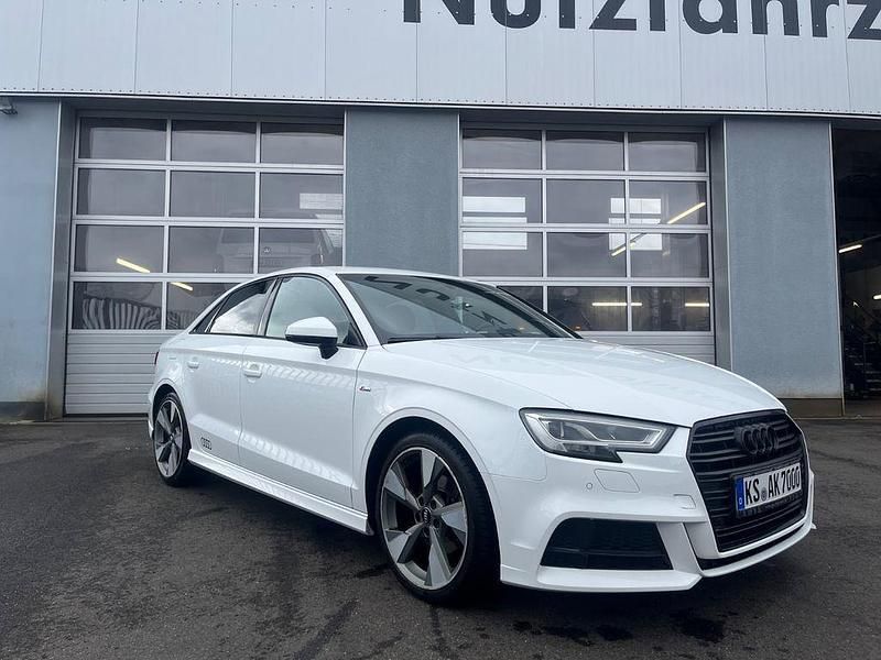 Weiß Gebraucht 2017 Audi A3 S-Line Limousine | 19.000 € (Fairer Preis) - Bild 1/4