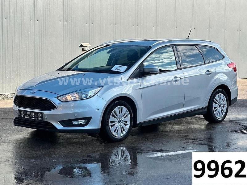 Silber Gebraucht 2018 Ford Focus Trend Limousine | 5.950 € (Fairer Preis) - Bild 1/4