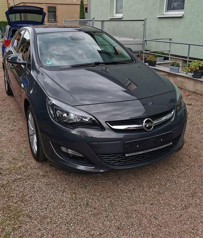 Grau Gebraucht 2013 Opel Astra Active Limousine | 4.700 € (Superpreis) - Bild 1/4