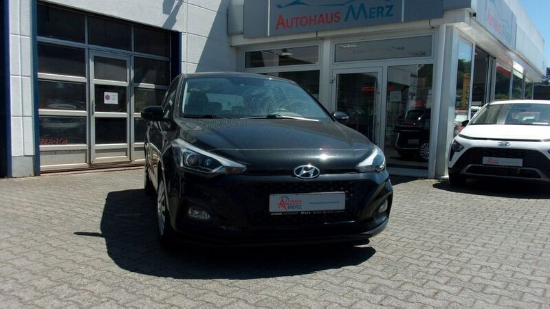 Schwarz Gebraucht 2019 Hyundai i20 Trend Limousine | 11.880 € (Guter Preis) - Bild 1/4