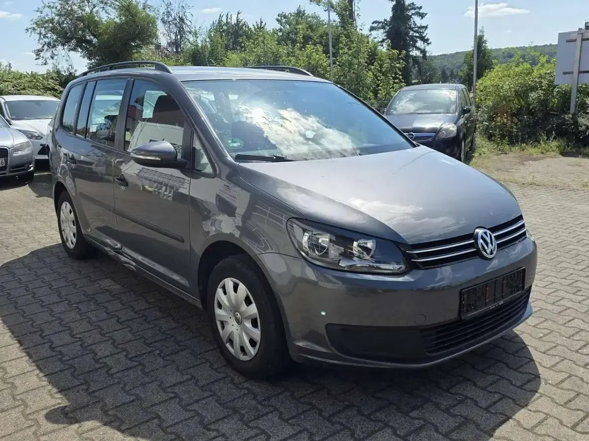 Gebraucht VW Touran Trendline 105 PS (77 kW) 2013 Pepper grey metallic Van / Kleinbus
