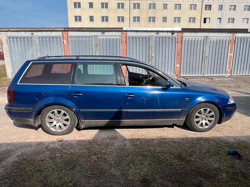 Gebraucht VW Passat 115 PS (84 kW) 2001 Blau Kombi