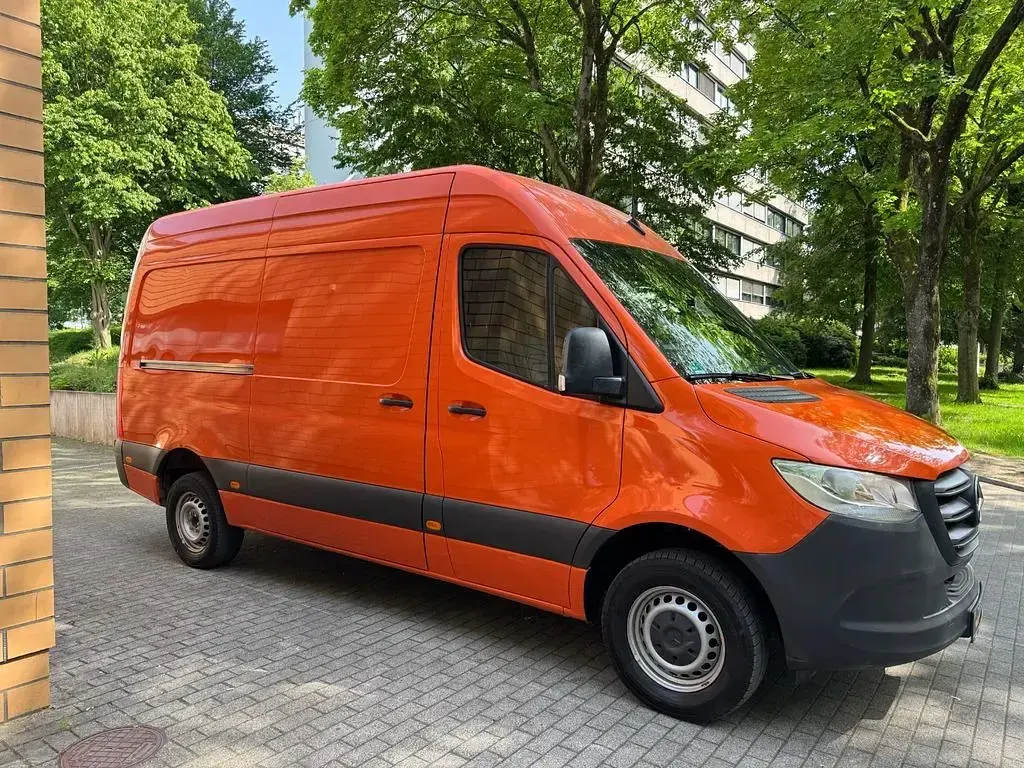 Używany Mercedes Sprinter 150 KM (110 kW) 2023 Pomarańczowy Van