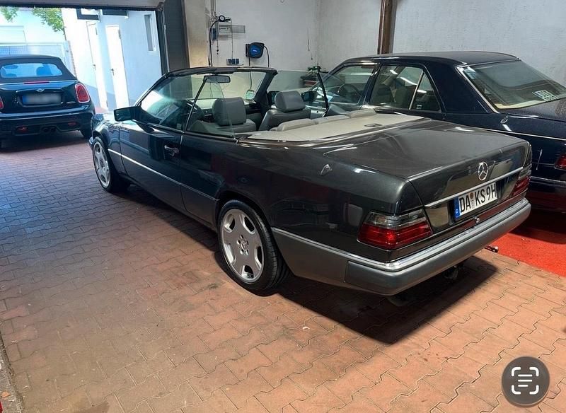 Gebraucht Mercedes E300 220 PS (161 kW) 1993 Schwarz Cabrio