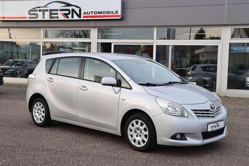 Silber Gebraucht 2009 Toyota Verso Life Van / Kleinbus | 5.790 € (Guter Preis) - Bild 1/4