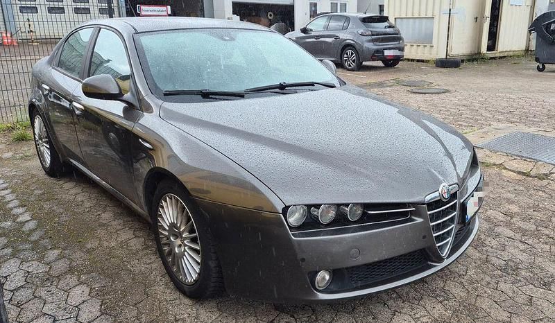 Grau Gebraucht 2006 Alfa Romeo 159 Distinctive Limousine | 4.499 € (Teuer) - Bild 1/4