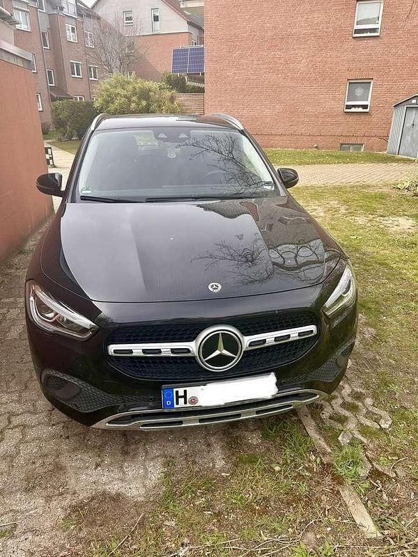Gebraucht Mercedes GLA200 163 PS (119 kW) 2020 Schwarz SUV