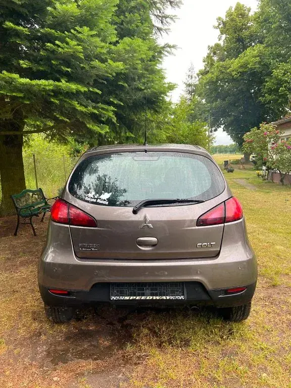 Gebraucht Mitsubishi Colt Edition 75 PS (55 kW) 2011 Gold Kleinwagen