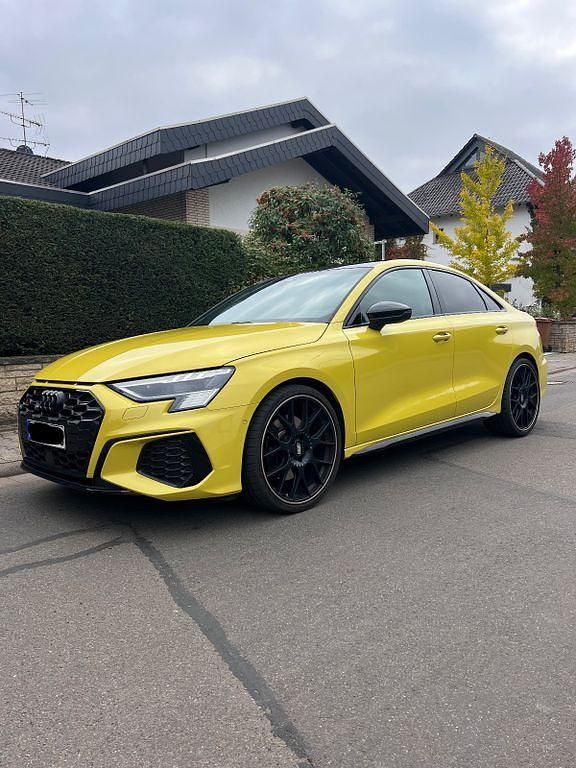 Gelb Gebraucht 2022 Audi S3 Ambiente Limousine | 37.900 € (Guter Preis) - Bild 1/4